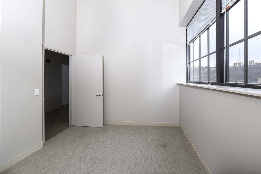 More Photos Of 615 First Ave, Pittsburgh Apartments For Lease