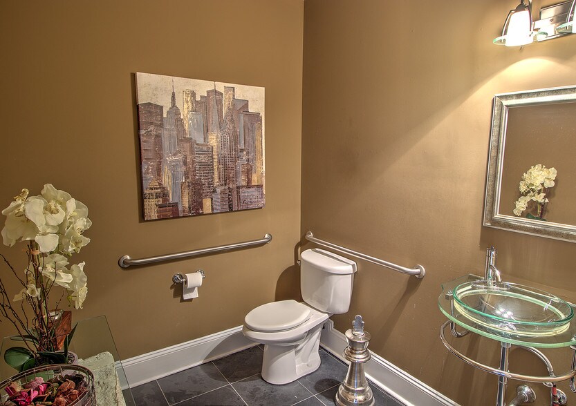 More Photos Of 107 N Main St, Mooresville Loft Creative Space For Sale