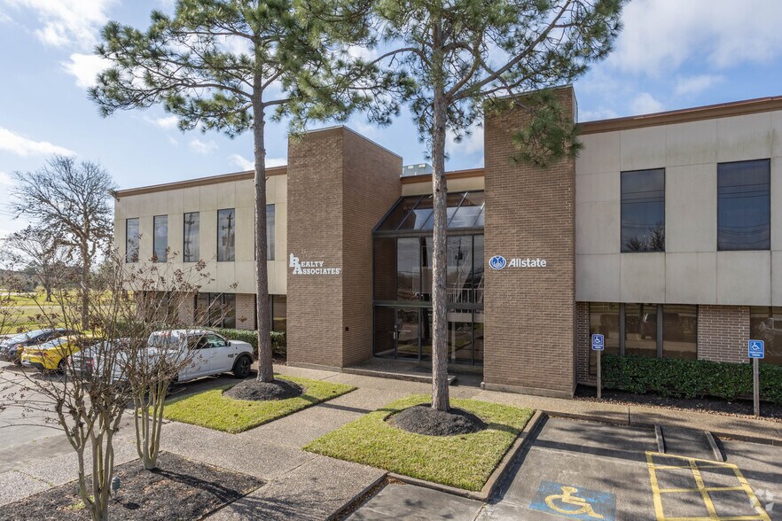 More Photos Of 1506 E Broadway St, Pearland Medical For Lease