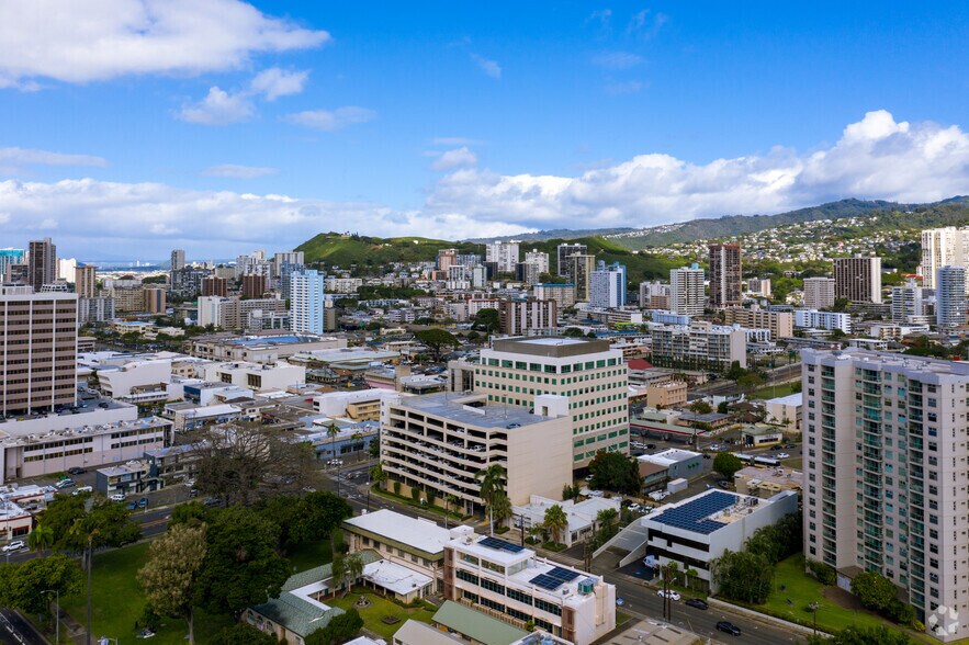 More Photos Of 1401 S Beretania St, Honolulu Office For Lease