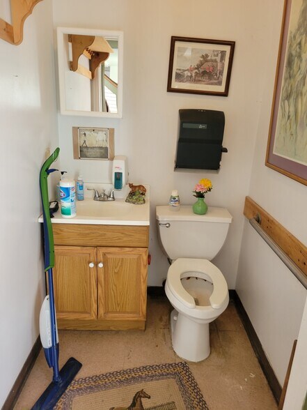 More Photos Of 1418 State Route 302, Middletown Freestanding For Sale