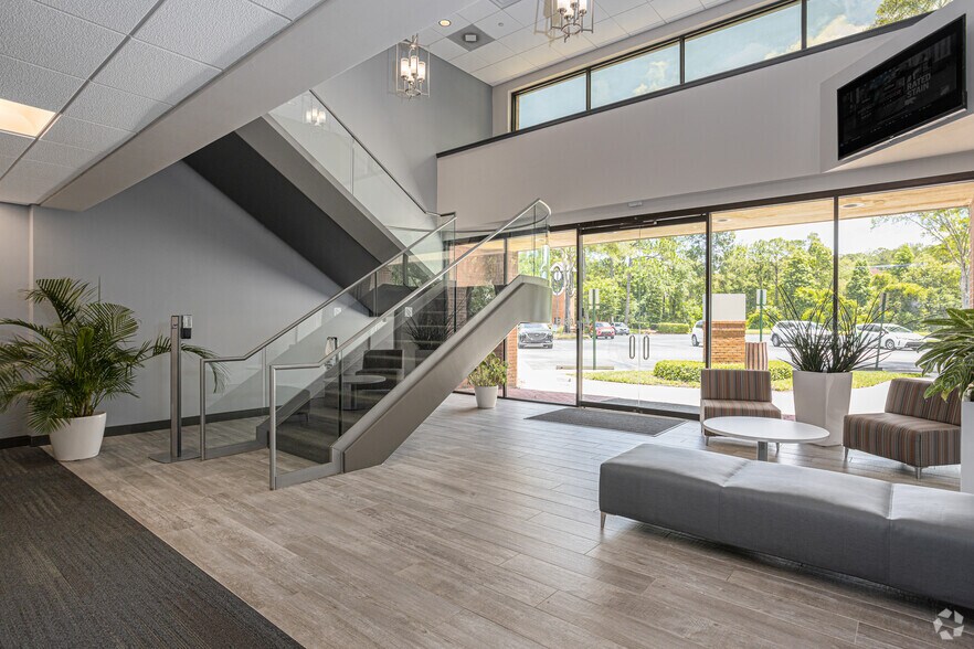 More Photos Of 8647 Baypine Rd, Jacksonville Unknown For Lease