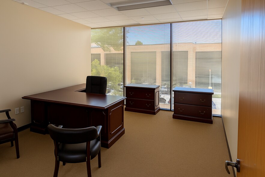 More Photos Of 17 S Briar Hollow Ln, Houston Coworking Space