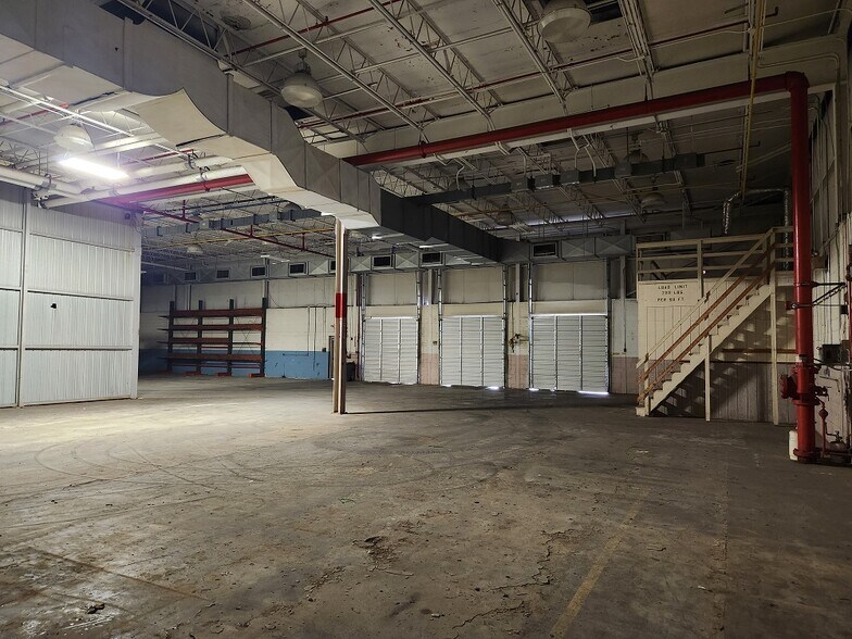 More Photos Of 400 Industrial Park Rd, Farmville Manufacturing For Sale