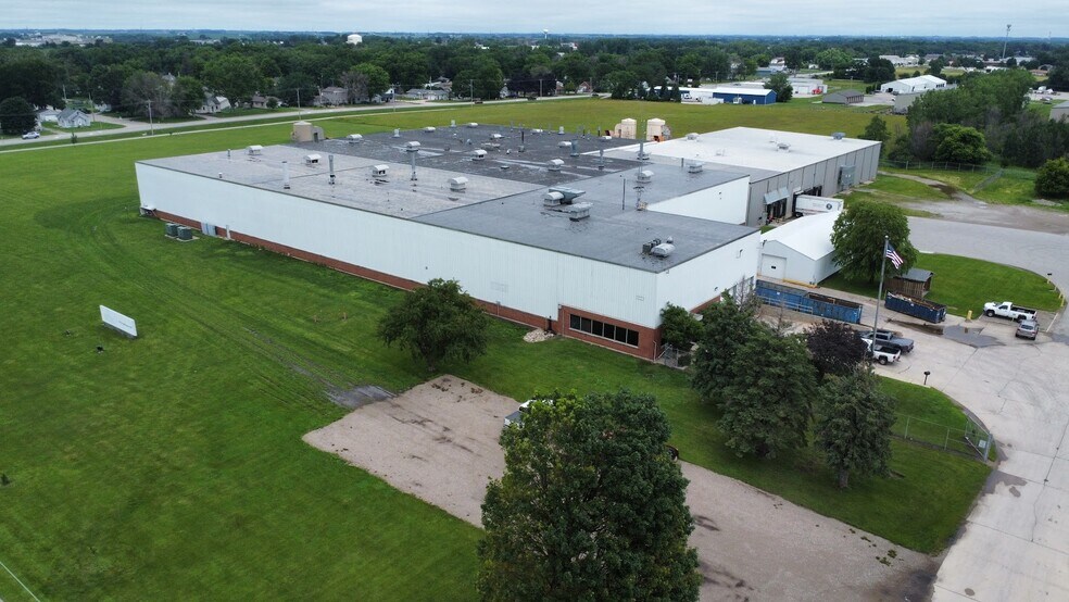 Primary Photo Of 2510 19th St SW, Mason City Manufacturing For Sale