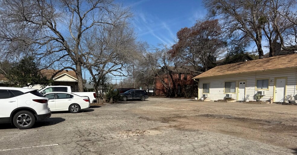 More Photos Of 4019 Menchaca Rd, Austin Multifamily For Sale