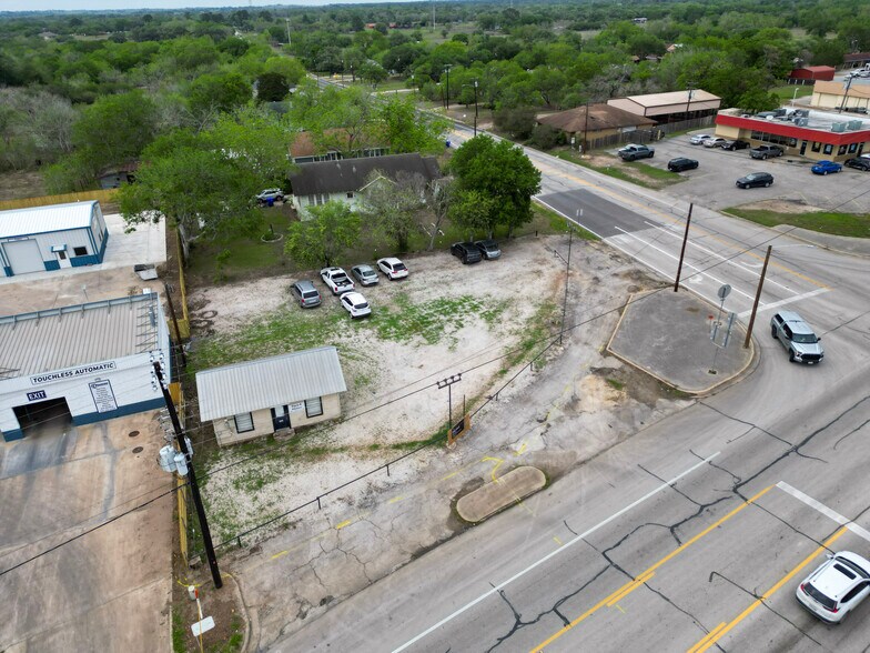 More Photos Of 702 US Highway 77A S, Yoakum Office For Sale