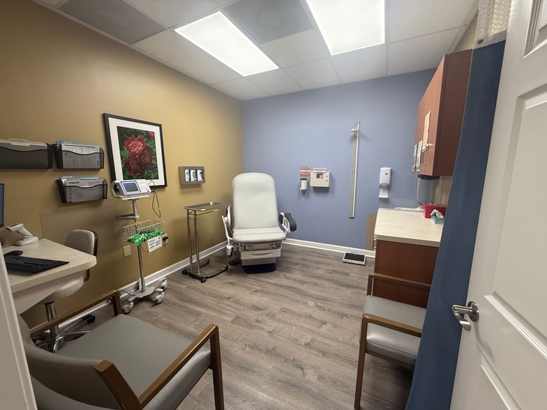 More Photos Of 321 Park Hill Dr, Fredericksburg Medical For Sale