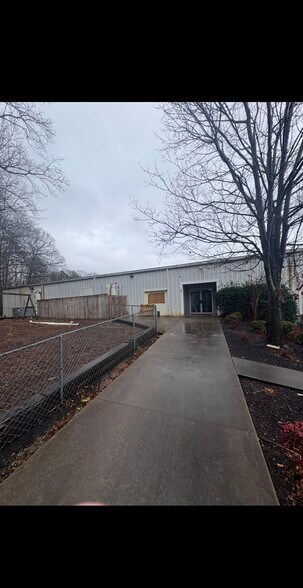 More Photos Of 142 Grace Dr, Easley Light Distribution For Lease