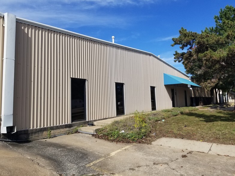 More Photos Of 604 N Redbud Ave, Broken Arrow Warehouse For Lease