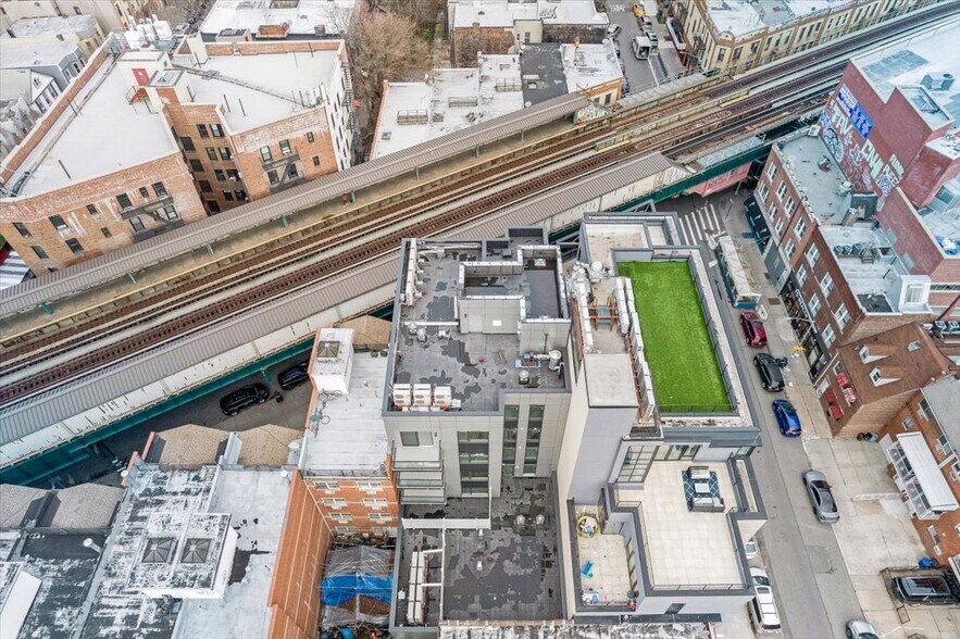 More Photos Of 5216 Roosevelt Ave, Woodside Apartments For Sale