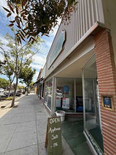 More Photos Of 1031 Whitley Ave, Corcoran General Retail For Sale