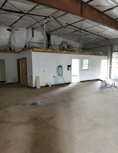 More Photos Of 2046 Keystone Dr, Springfield Industrial For Sale