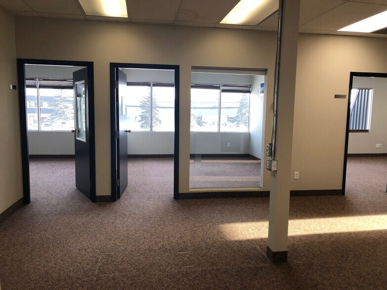 More Photos Of 2935-2947 19th St NE, Calgary Service For Lease