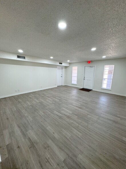 More Photos Of 2626 Calder Ave, Beaumont Medical For Lease