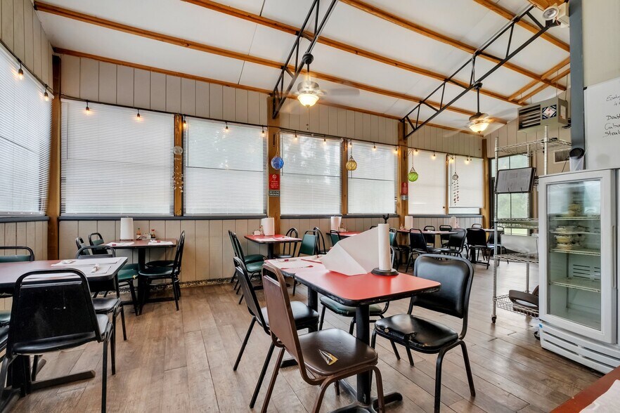More Photos Of 892 Woodville Hwy, Crawfordville Restaurant For Sale