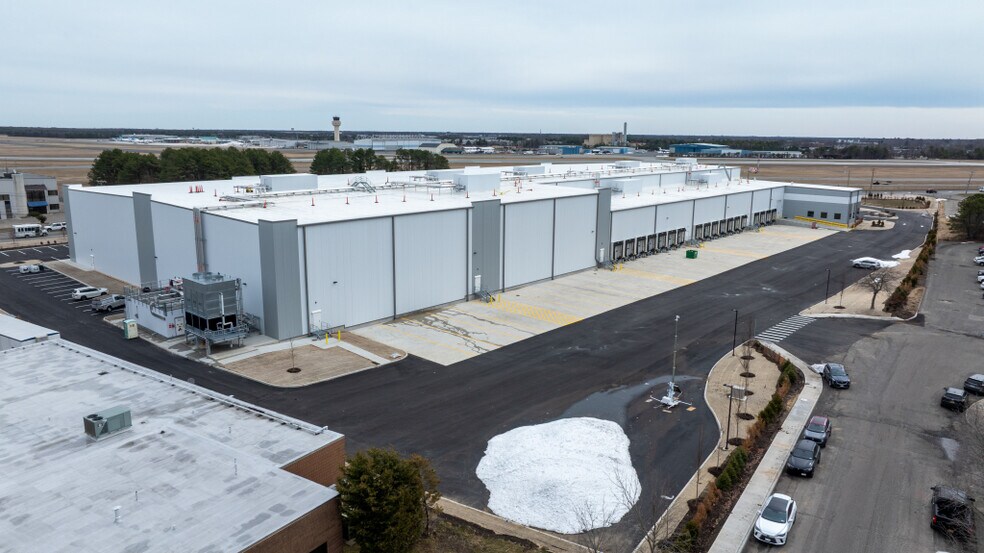 More Photos Of 2100 Smithtown Ave, Ronkonkoma Refrigeration Cold Storage For Lease