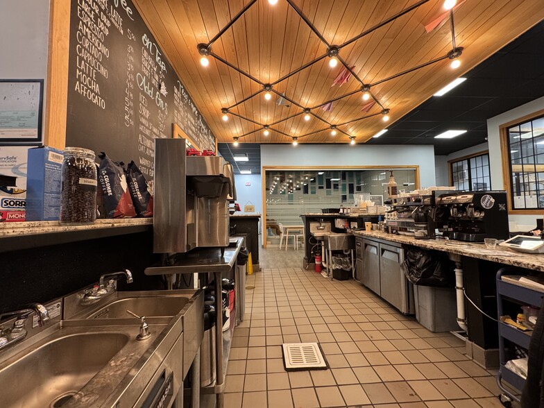 More Photos Of 5 Broad St, Stamford Fast Food For Lease