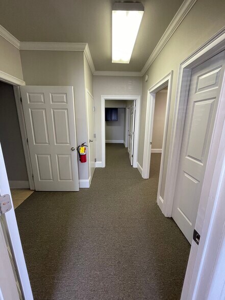 More Photos Of 327 Dahlonega St, Cumming Office For Lease