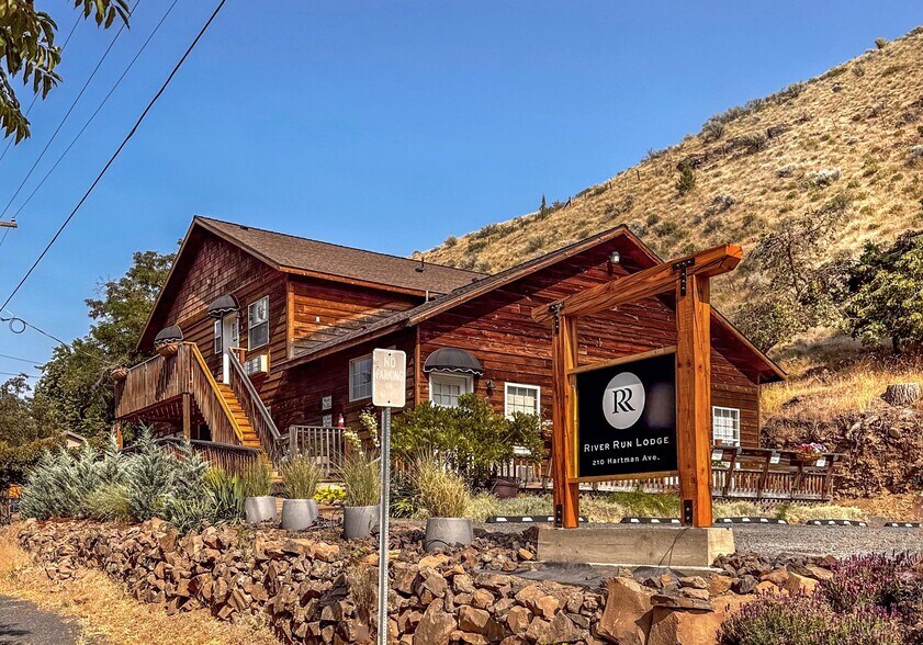 More Photos Of 210 Hartman Ave, Maupin Hotel For Sale