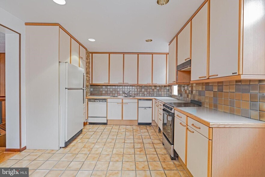 More Photos Of 1701 Pine St, Philadelphia Storefront Retail Residential For Sale