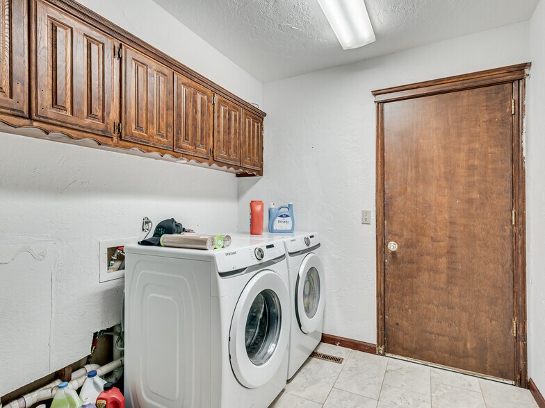 More Photos Of 3595 E State Highway 9, Norman Industrial For Sale