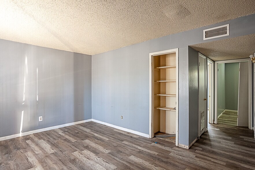 More Photos Of 750 S 3rd St, Silsbee Apartments For Sale