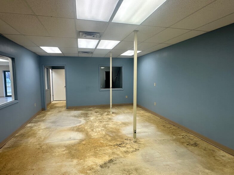 More Photos Of 5612 S 49th St, Lincoln Flex For Sale