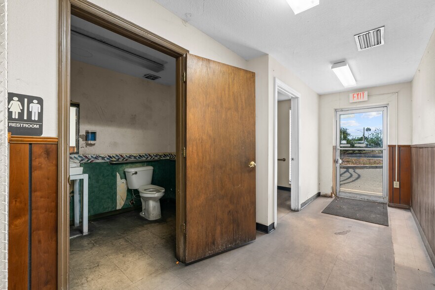 More Photos Of 1118 N Magnolia Ave, Ocala Warehouse For Sale