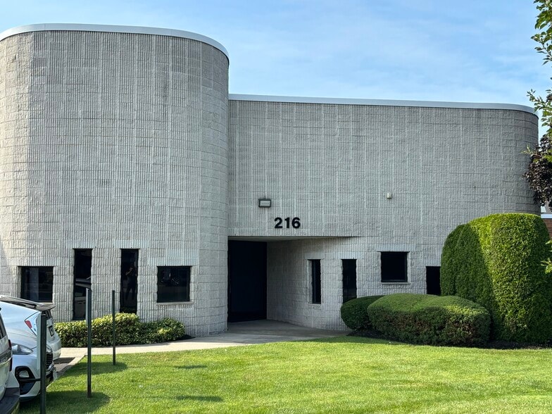 Primary Photo Of 216-218 Sherwood Ave, Farmingdale Warehouse For Lease