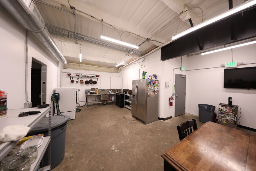 More Photos Of 700 N Main St, Lexington Warehouse For Lease