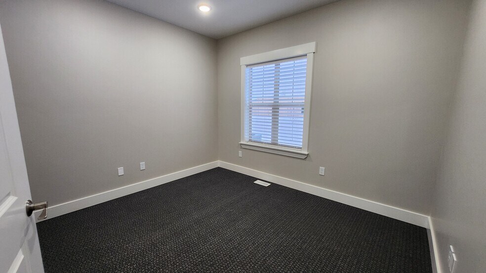 More Photos Of TBD 17th St & Midway Ave, Ammon Office For Lease