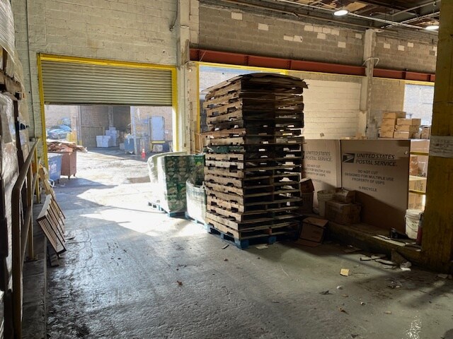 More Photos Of 75 Onderdonk Ave, Maspeth Manufacturing For Sale