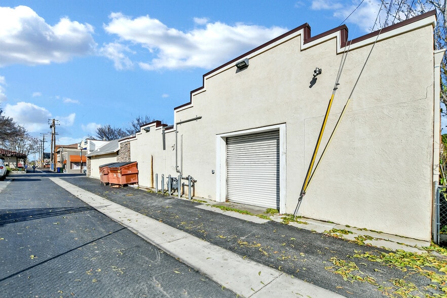 More Photos Of 561 1st St, Brentwood Storefront Retail Office For Sale