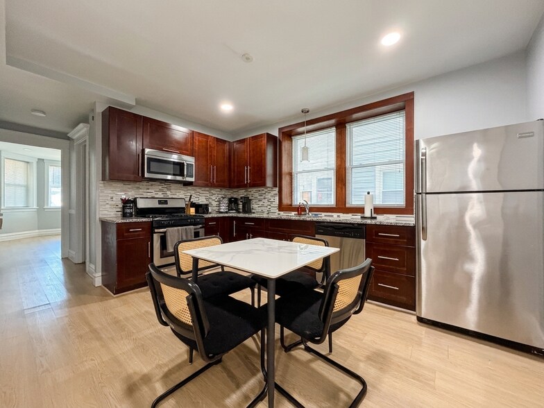 More Photos Of 2236 W Augusta Blvd, Chicago Apartments For Sale