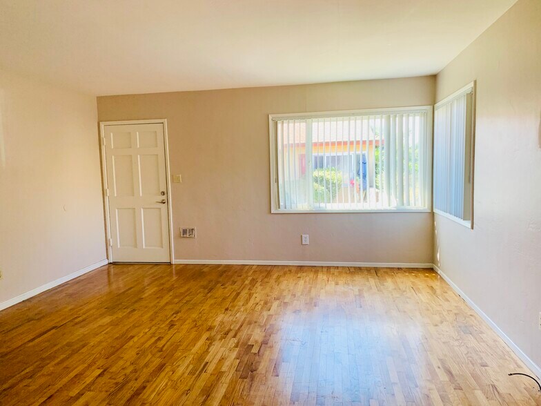 More Photos Of 1179 Felspar St, San Diego Apartments For Sale