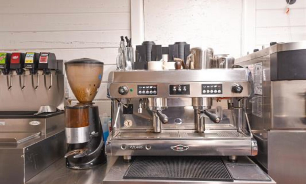 More Photos Of 1035 Park Ave, Monte Vista Specialty For Sale