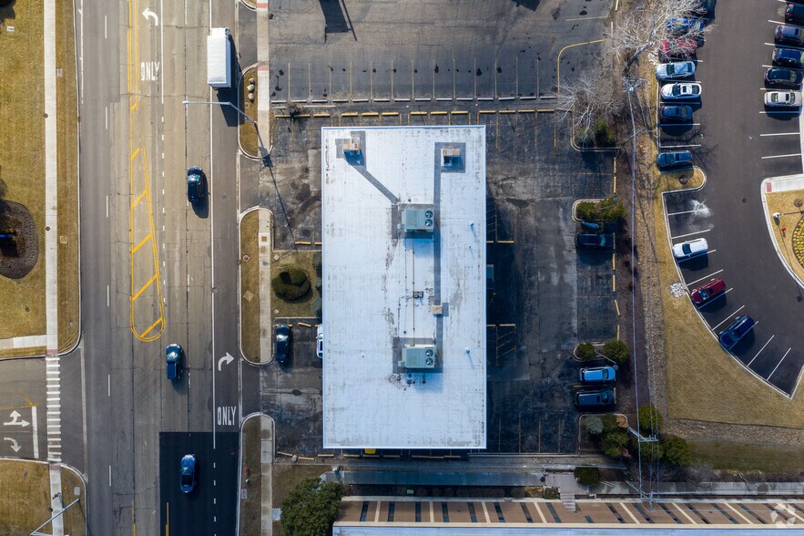 More Photos Of 950 Skokie Blvd, Northbrook Office For Lease