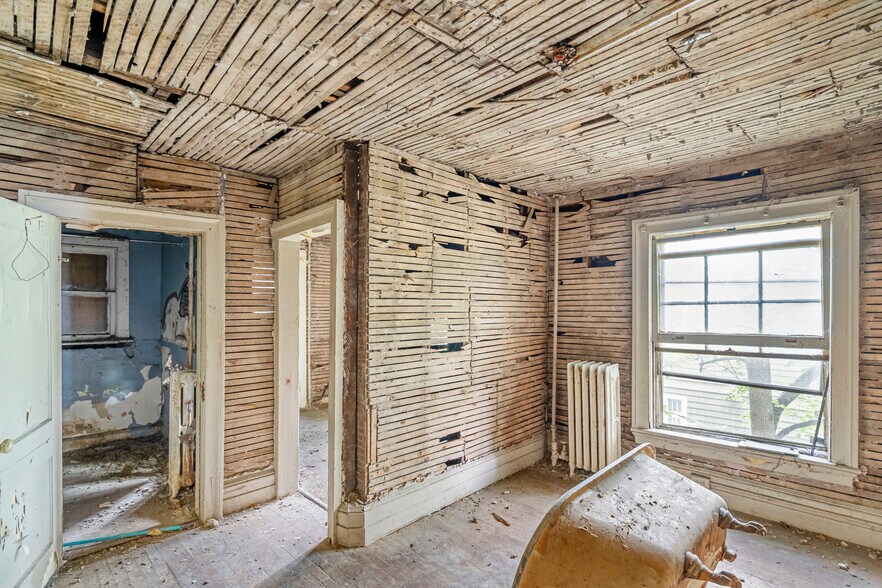 More Photos Of 93 Walnut St, Binghamton Apartments For Sale