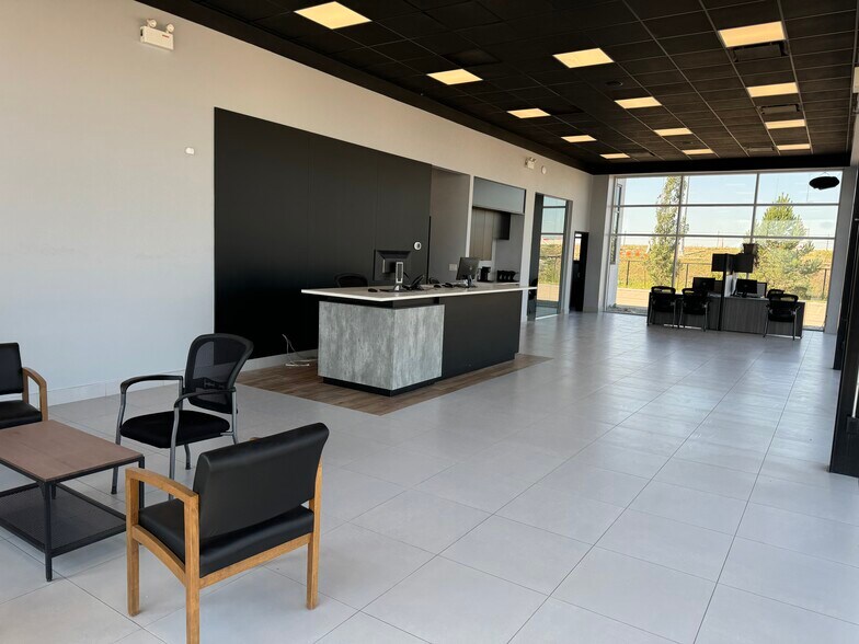 More Photos Of 6542 Sparrow Dr, Leduc Showroom For Sale