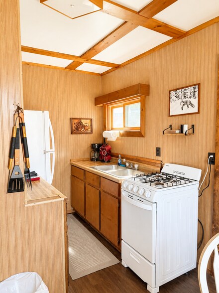 More Photos Of W17461 Norton Rd, Gould City Hotel For Sale