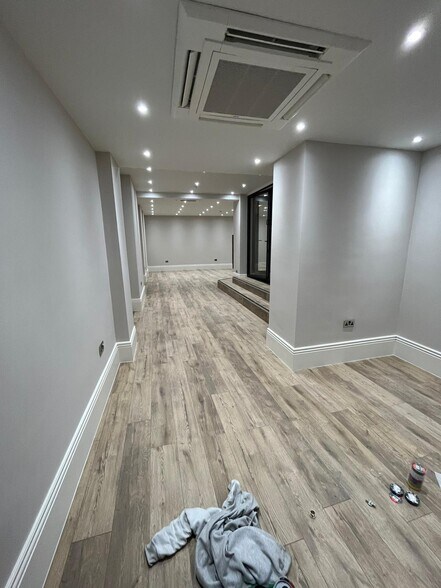 More Photos Of 13 Grosvenor Gdns, London Office For Sale