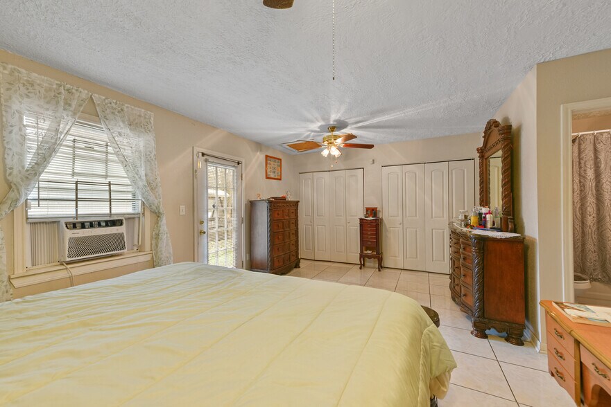 More Photos Of 1804 36th St N, Texas City Multifamily For Sale