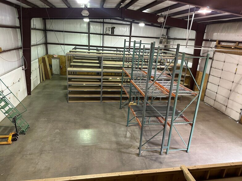 More Photos Of 30 Stone Rd, Cook Warehouse For Lease