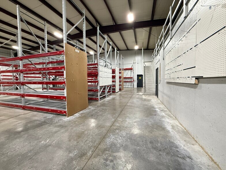 More Photos Of 10435 Bronzewood Dr, Dubuque Warehouse For Sale