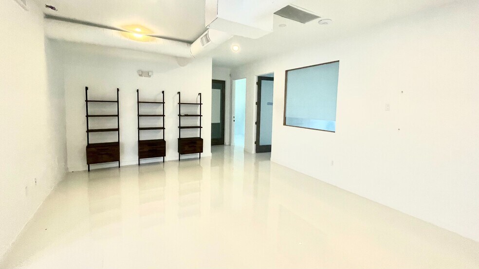 More Photos Of 3219 Mercer St, Houston Office For Lease