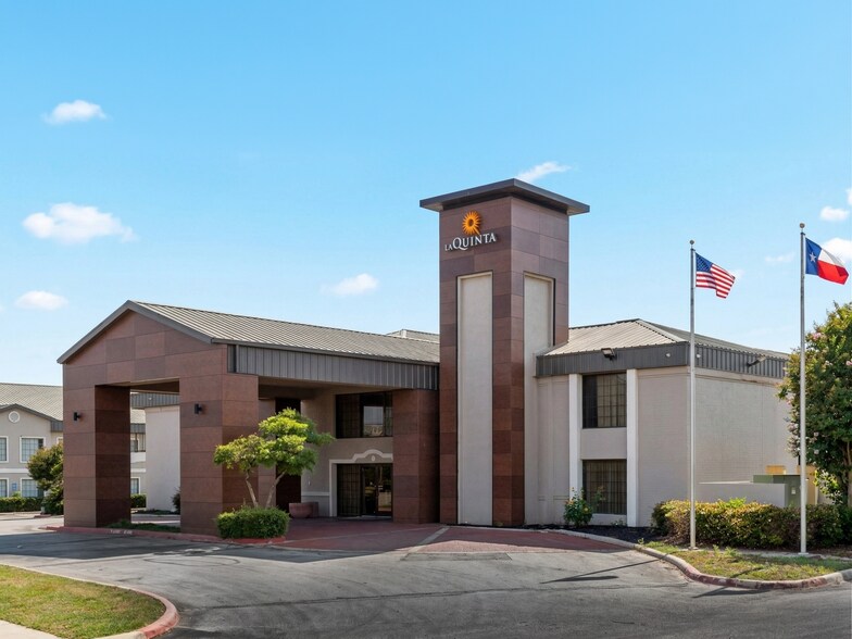 Primary Photo Of 1619 N I H 35, San Marcos Hotel For Sale