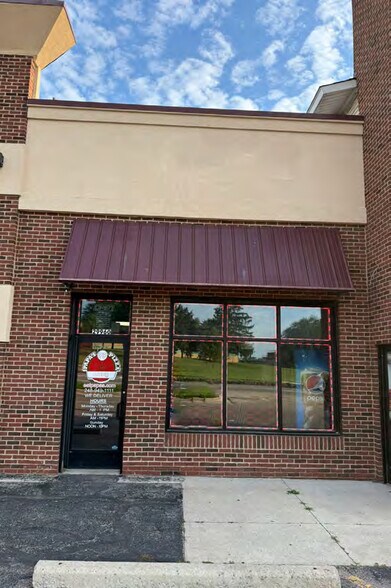 More Photos Of 29950-29970 W 12 Mile Rd, Farmington Hills Storefront Retail Office For Lease