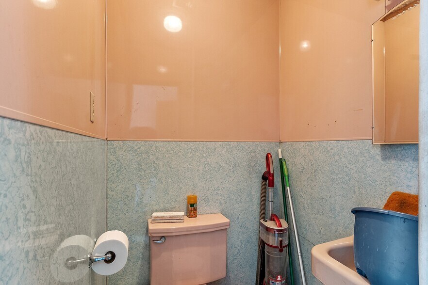 More Photos Of 58 Oliver St, Fitchburg Office Residential For Sale