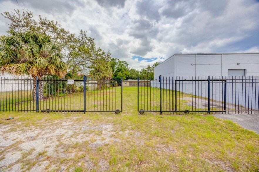 More Photos Of 1001 E Skagway Ave, Tampa Warehouse For Lease